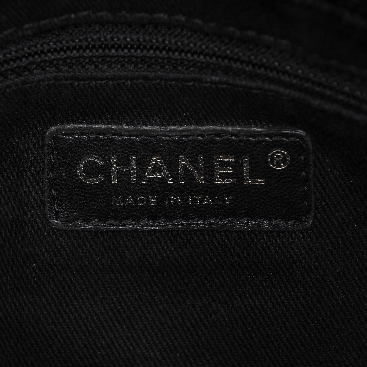 Crumpled Grained Calfskin Medium Coco Pleats Messenger Flap Black