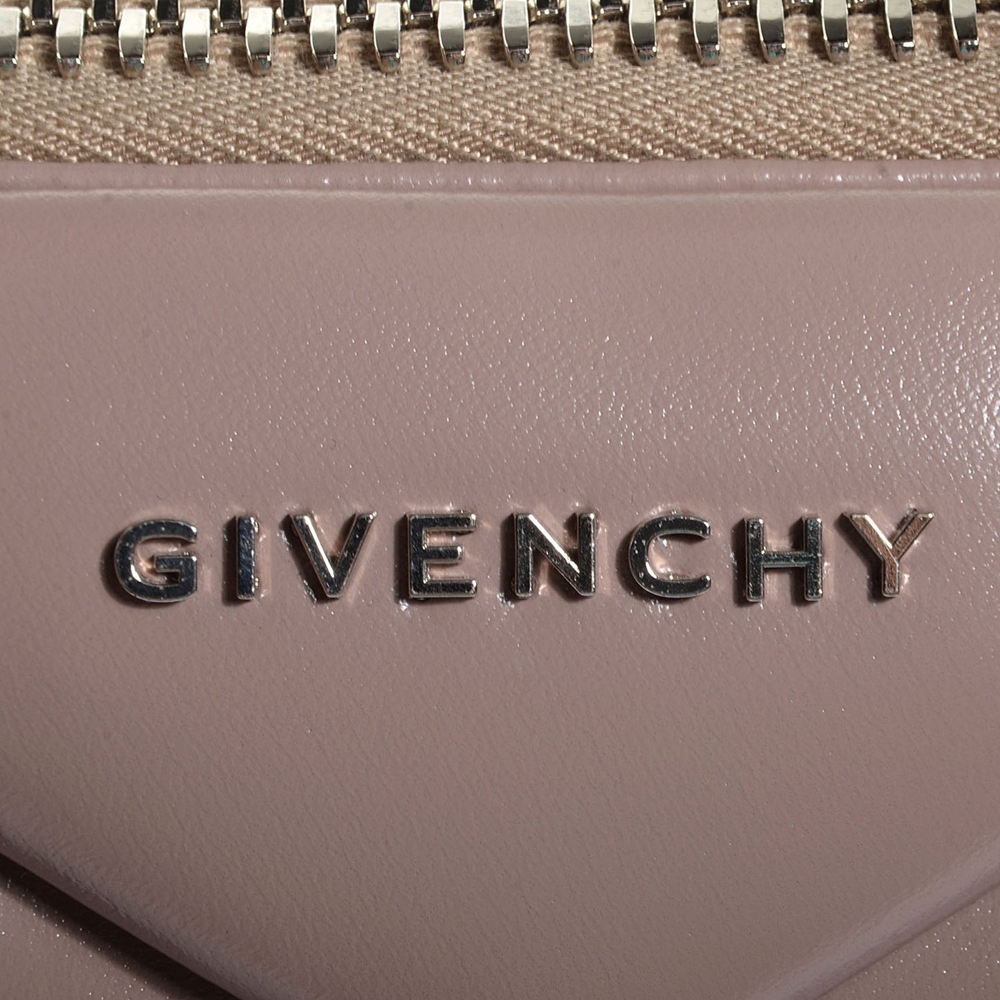 Smooth Calfskin Small Antigona Linen