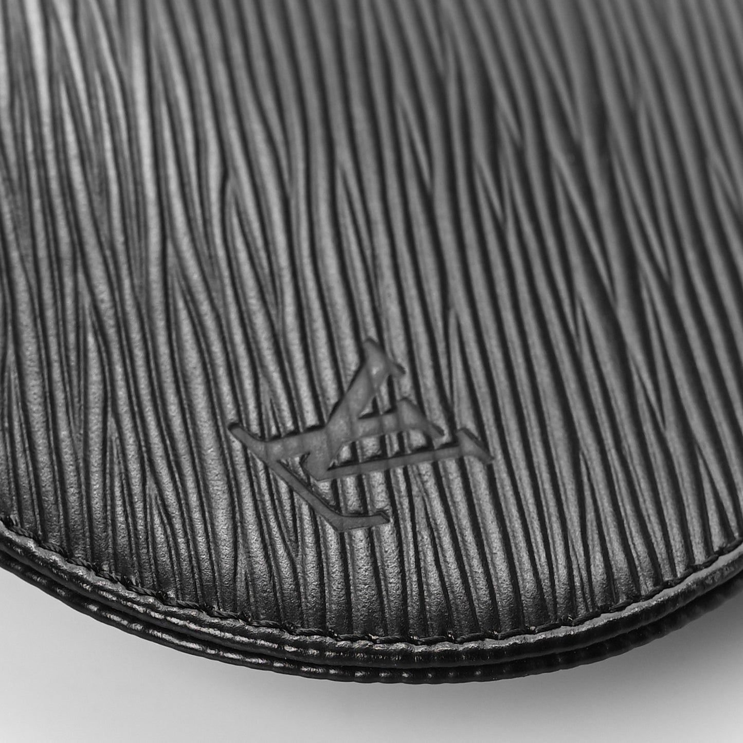Epi Demi Lune Pochette Black