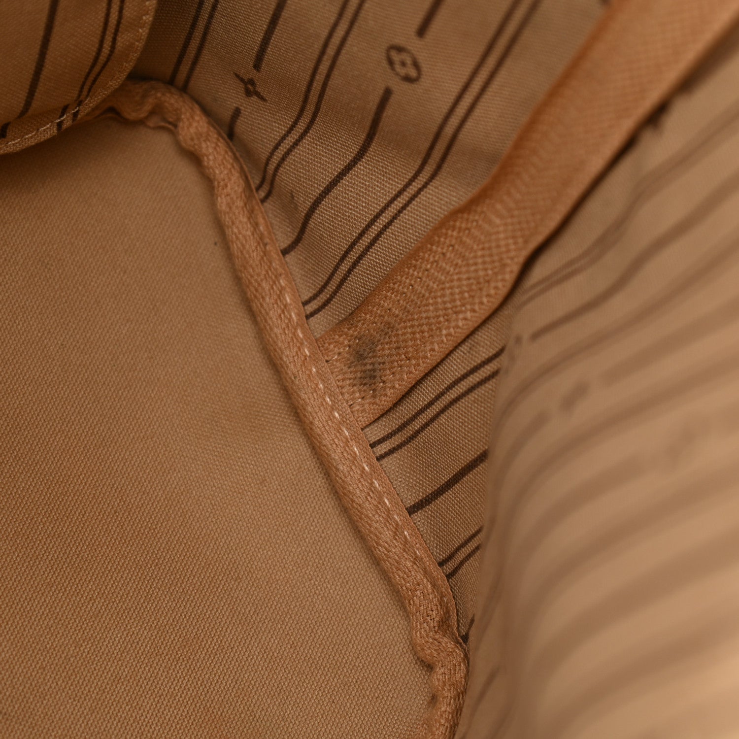 Louis Vuitton Monogram Neverfull MM 14 of 15