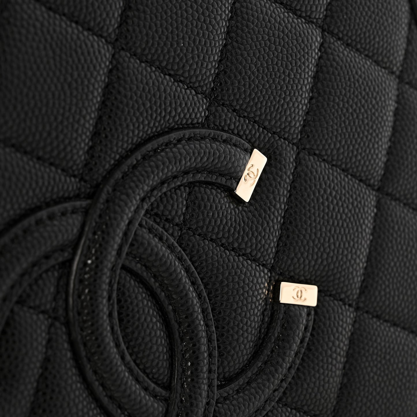 Caviar Quilted Medium CC Filigree Vanity Case Black