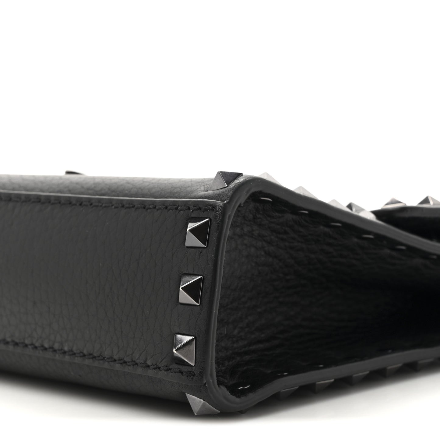 Pebbled Calfskin Monochrome Medium Rockstud Flip Lock Crossbody Bag Black