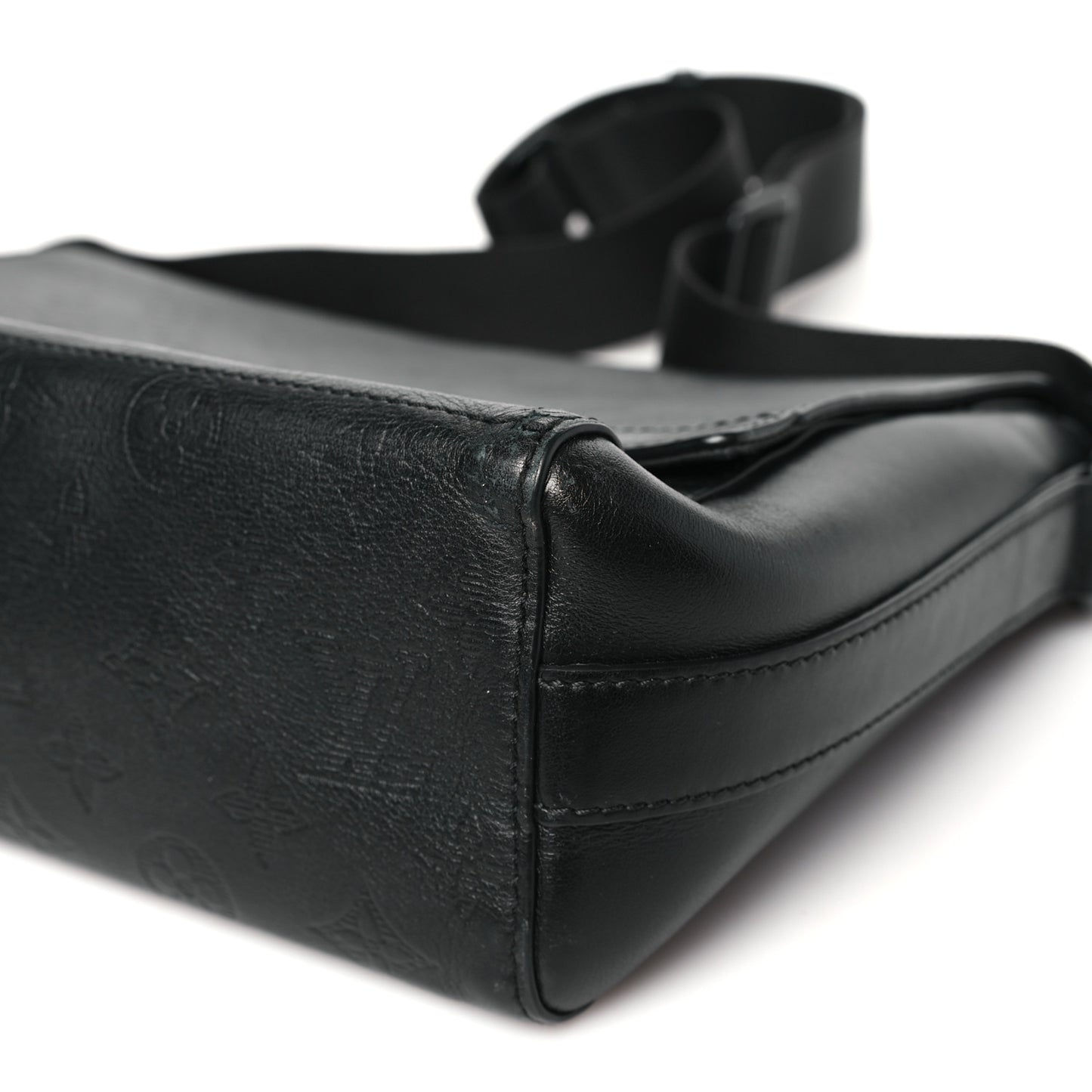 Calfskin Monogram Shadow Sprinter Messenger Black