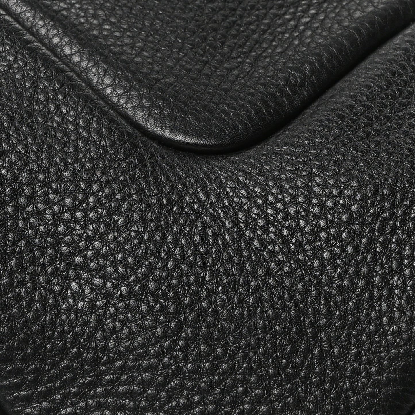 Pebbled Lambskin Medium Easy Sac Black