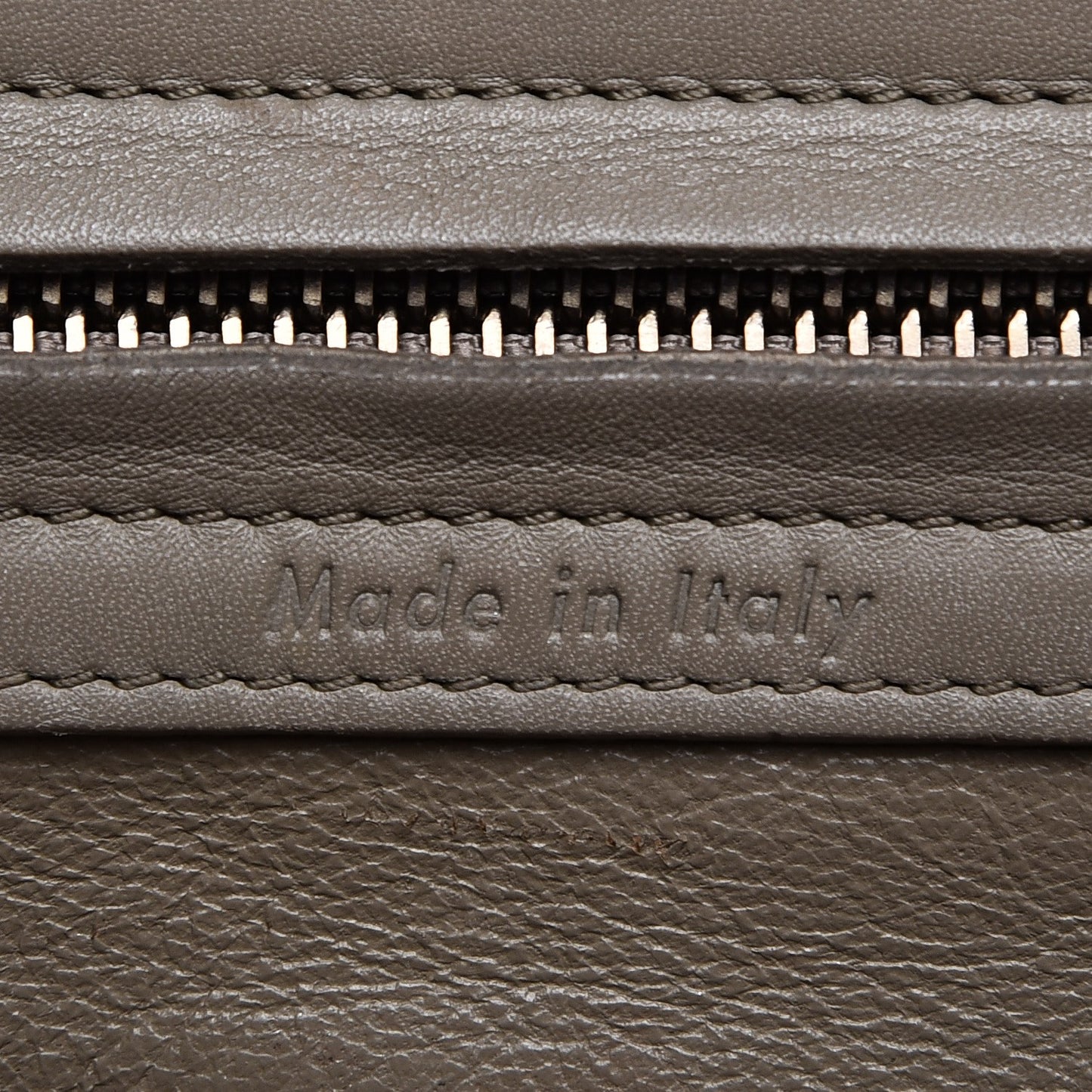 Crocodile Embossed Nubuck Medium Phantom Luggage Beige
