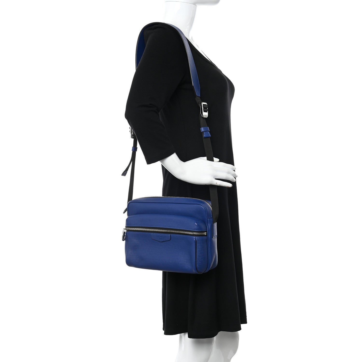 Louis Vuitton Taiga Outdoor Messenger Cobalt 2 of 10