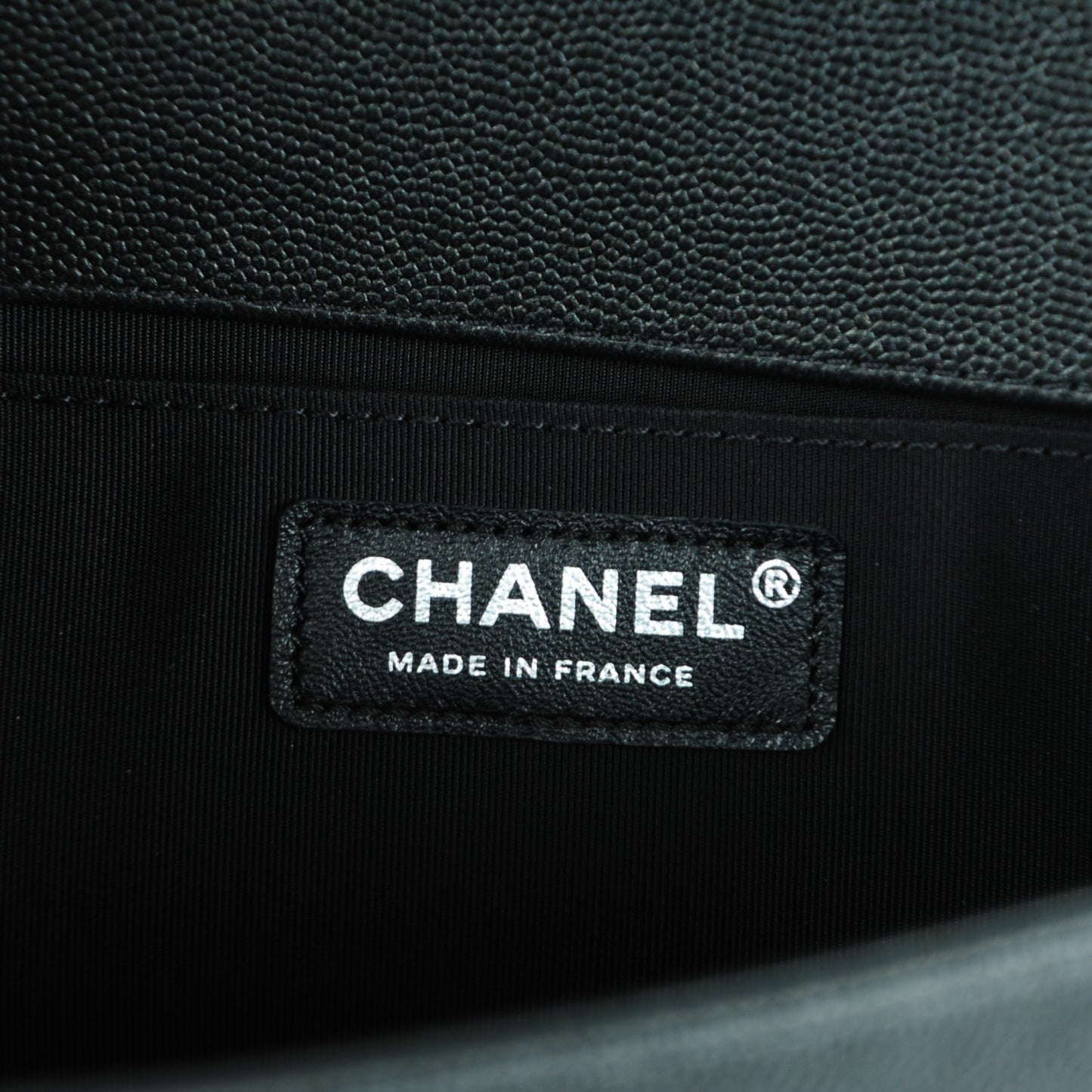 Caviar Quilted Medium Boy Flap So Black