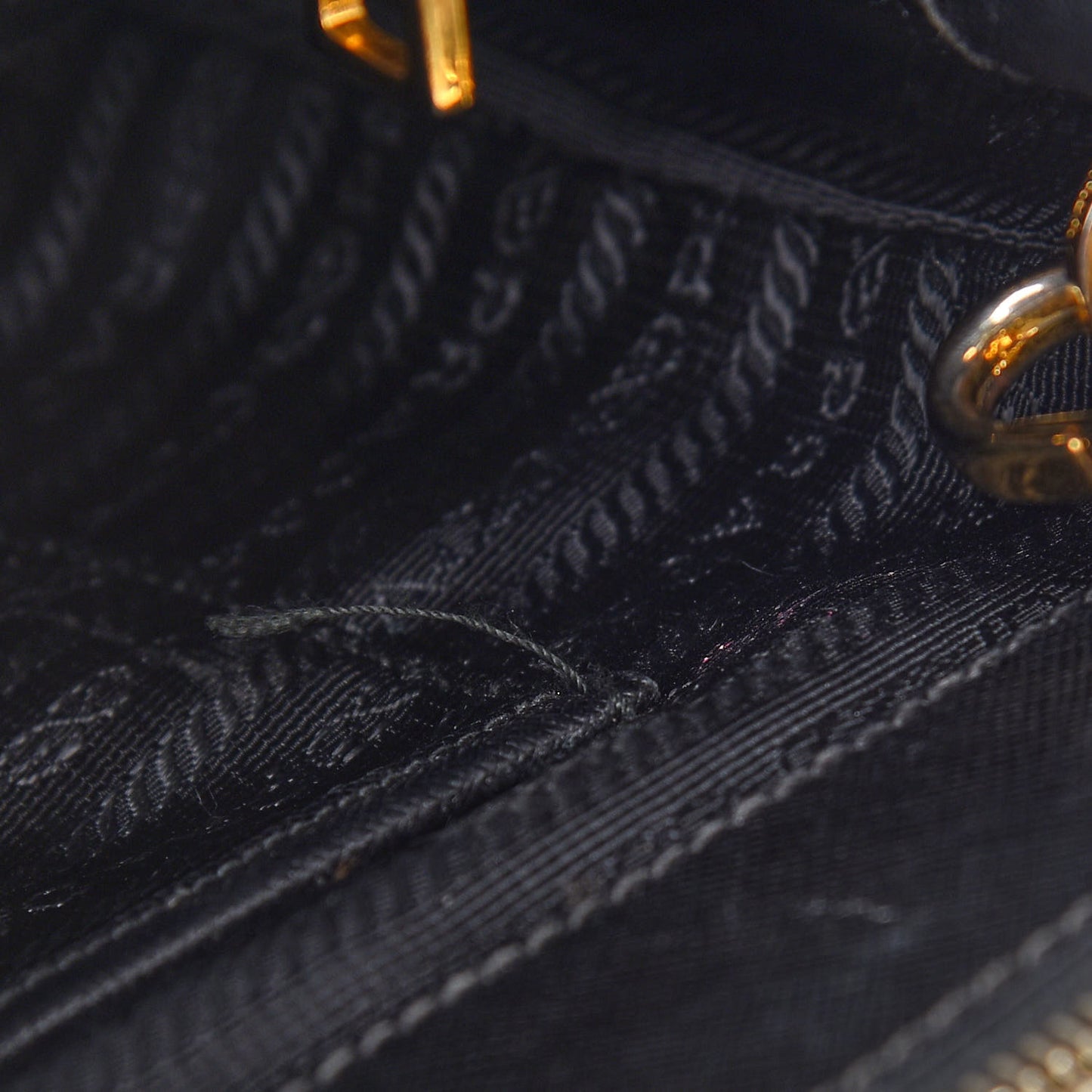 Saffiano Medium Galleria Double Zip Tote Black
