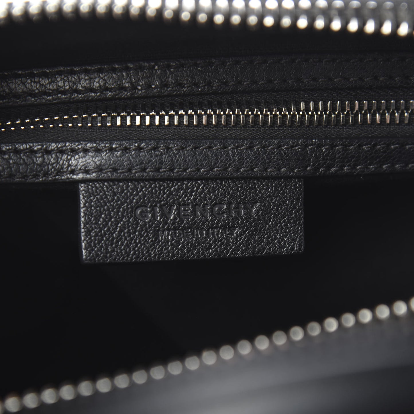 Sugar Goatskin Medium Antigona Black