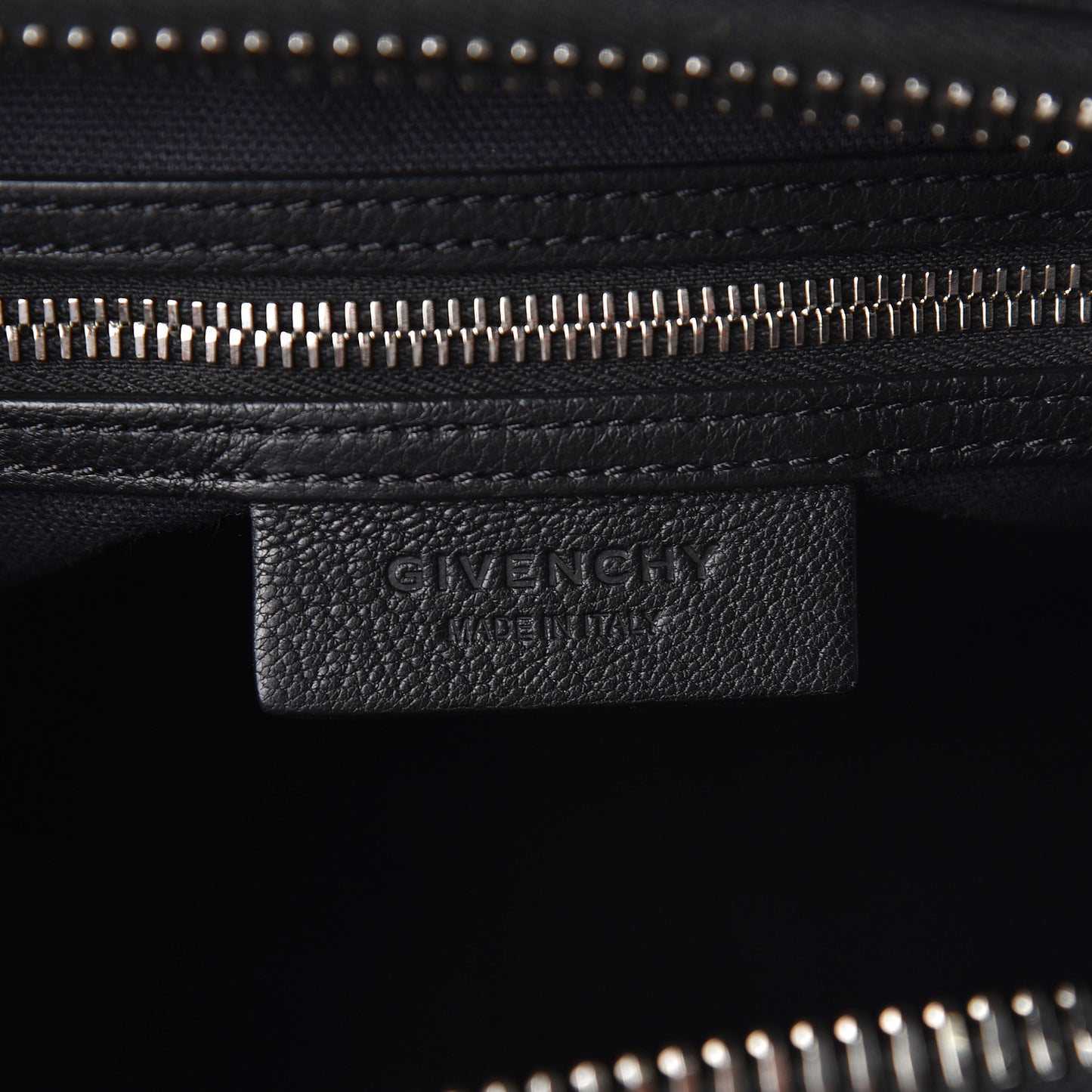 Sugar Goatskin Medium Antigona Black