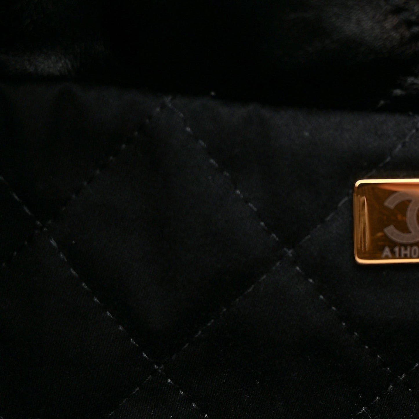 Shiny Calfskin Quilted Chanel 22 Black