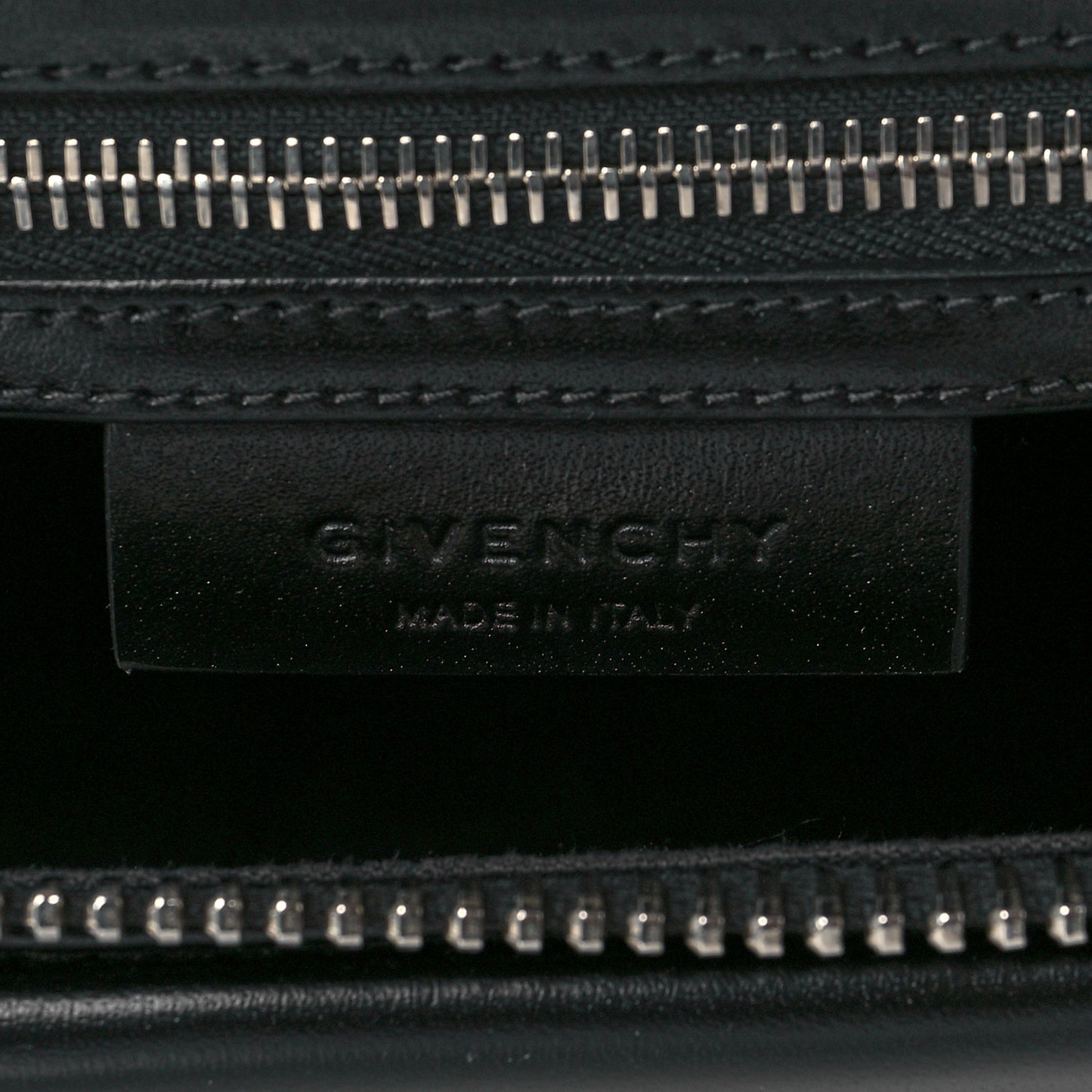 Shiny Lord Calfskin Medium Antigona Black