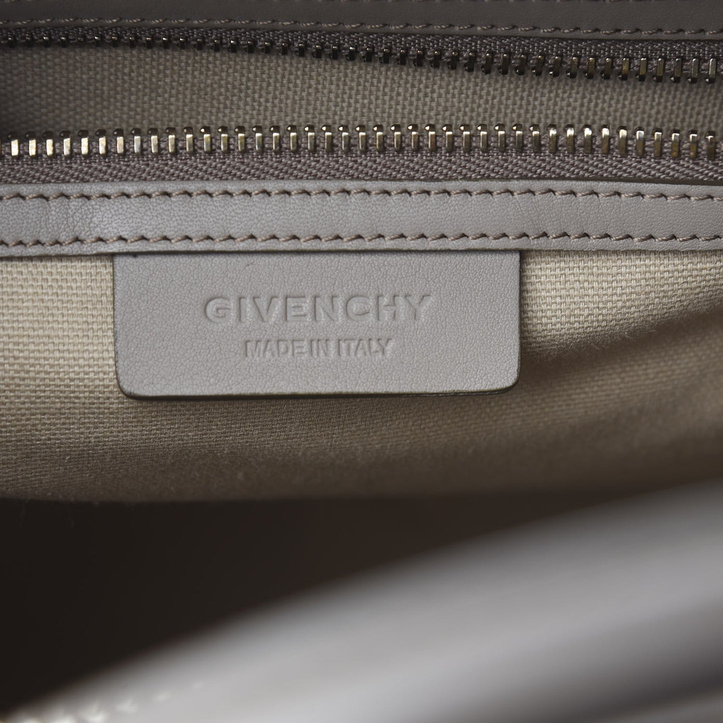 Antique Calfskin Medium Antigona Grey