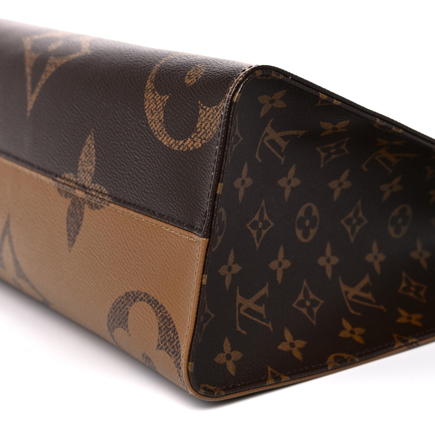 Reverse Monogram Giant Onthego MM