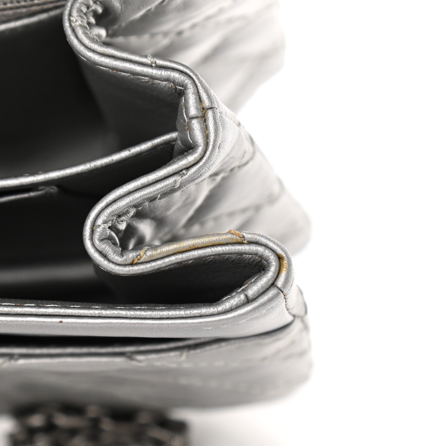 Chanel Metallic Aged Calfskin 2.55 Reissue 225 Flap Silver 10 of 13