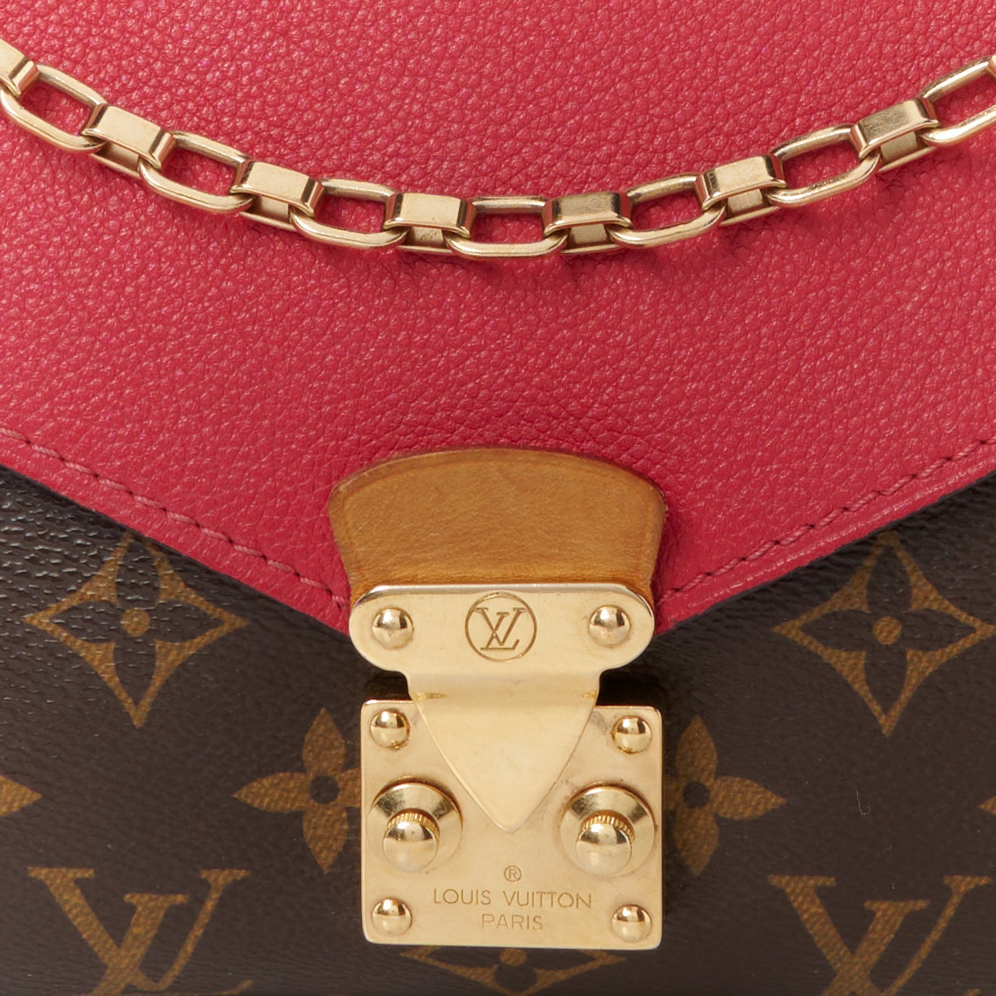 Monogram Pallas Chain Dahlia