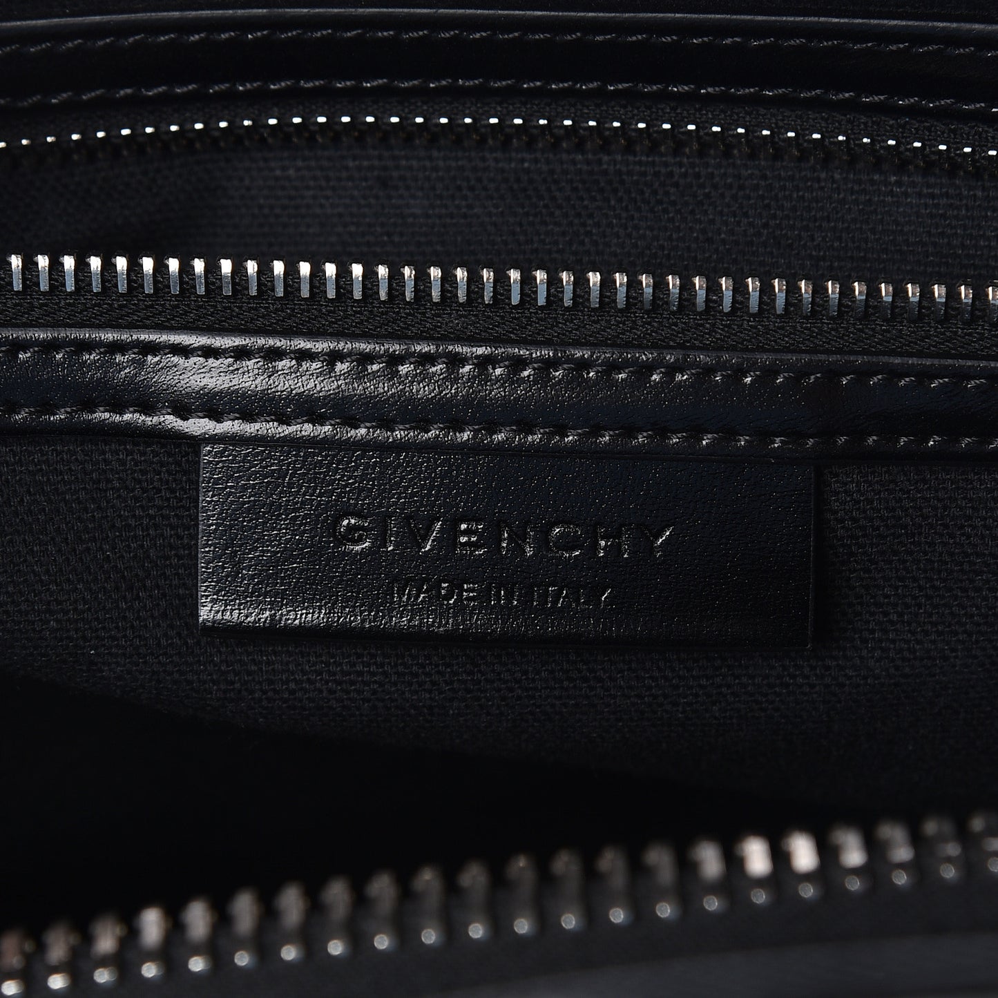 Shiny Lord Calfskin Medium Antigona Black