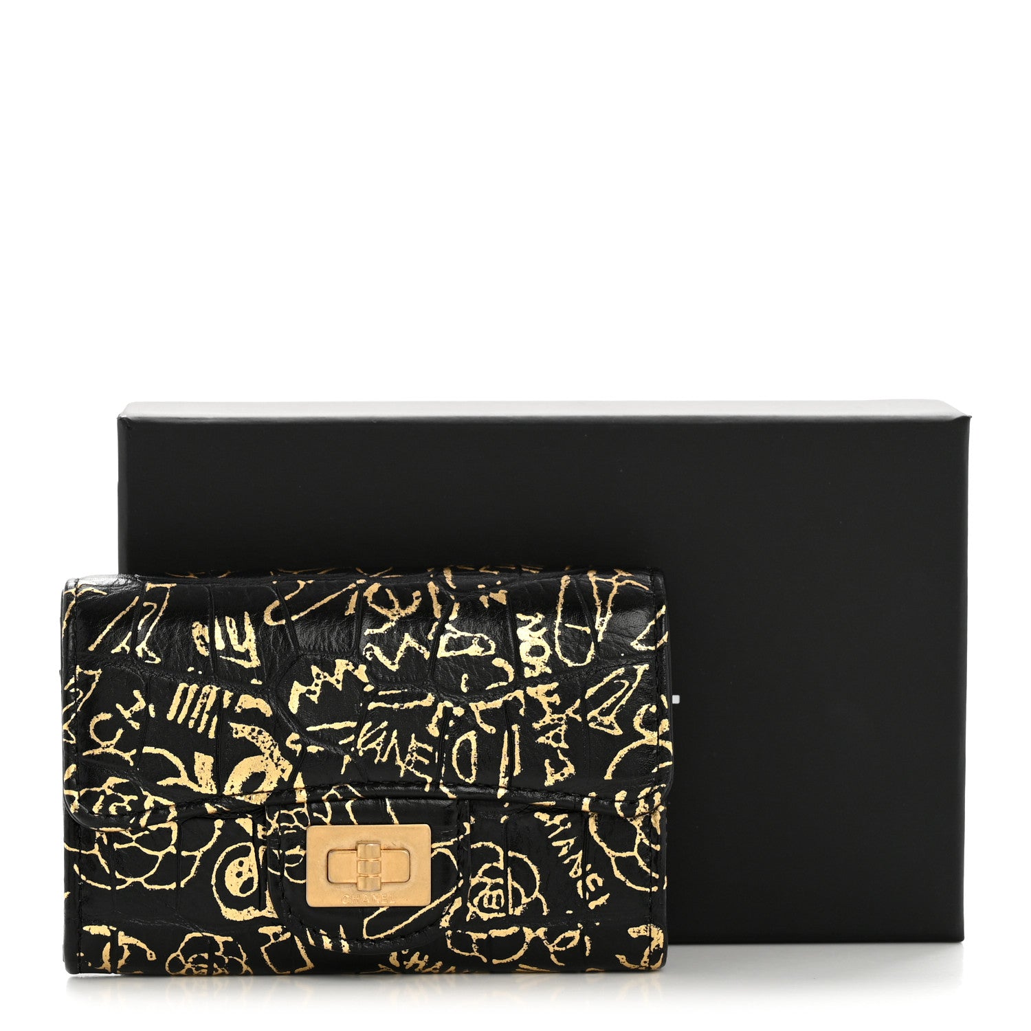 CCロゴ入り財布　カード&ケース　ノベルティ Chanel Calfskin Crocodile Embossed Graffiti 2.55 Crocodile Reissue
