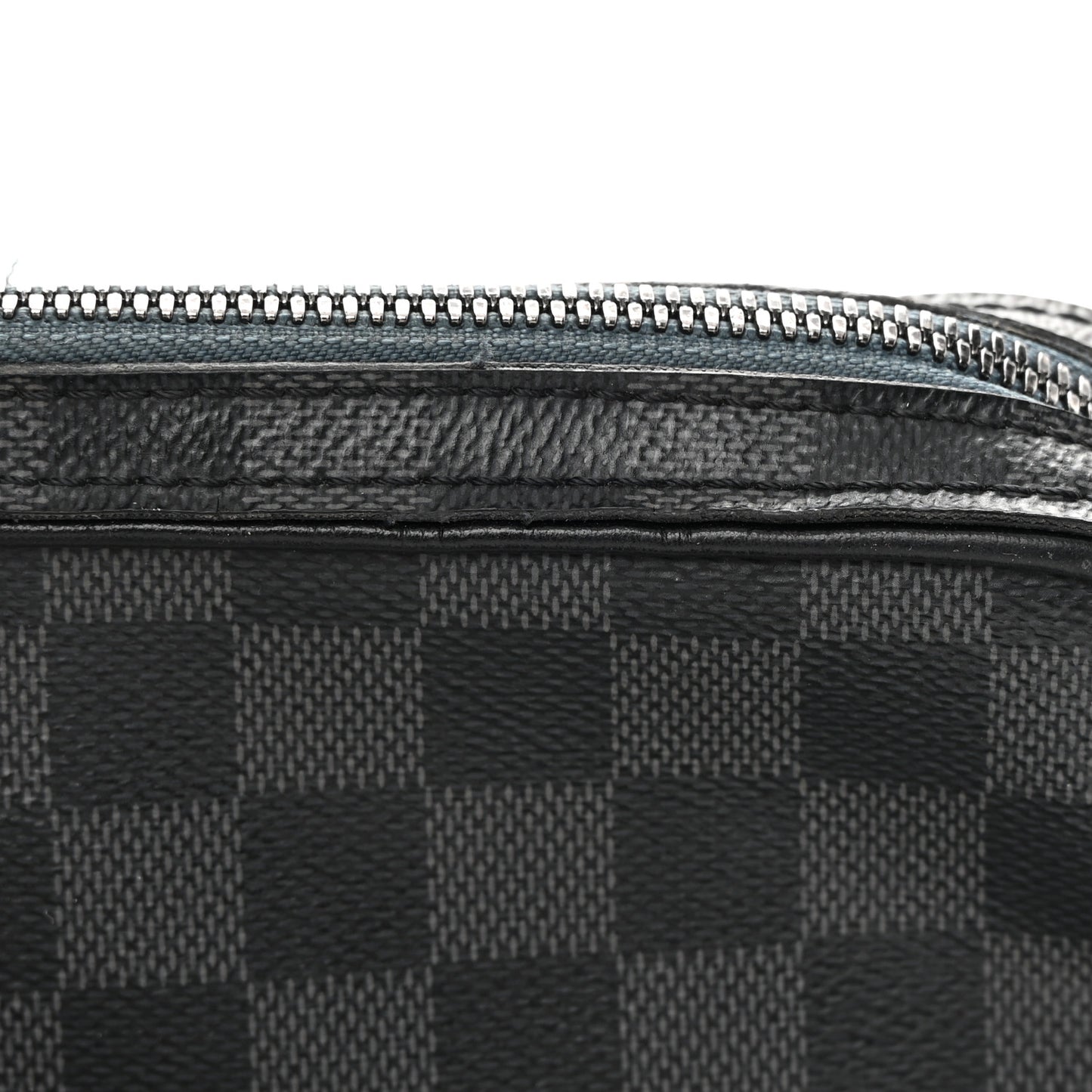 Damier Graphite Alpha Messenger Bag