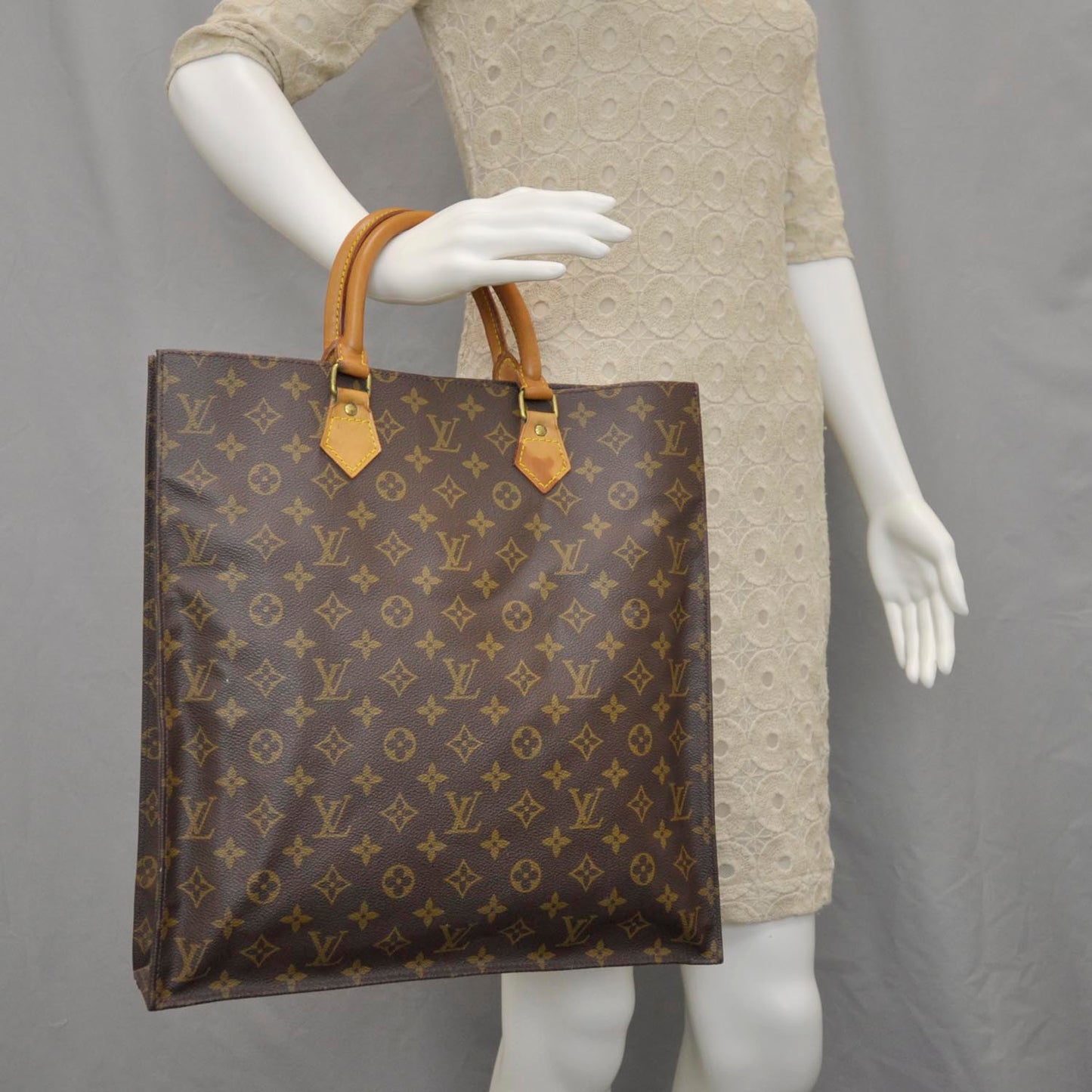 Monogram Sac Plat