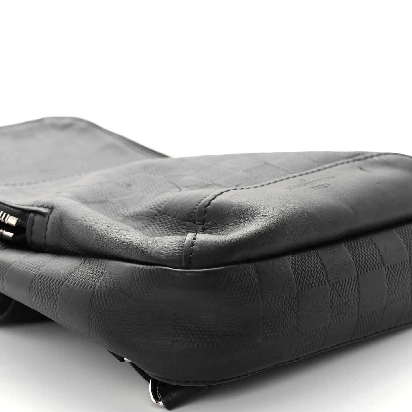 Damier Infini Avenue Sling Bag Onyx