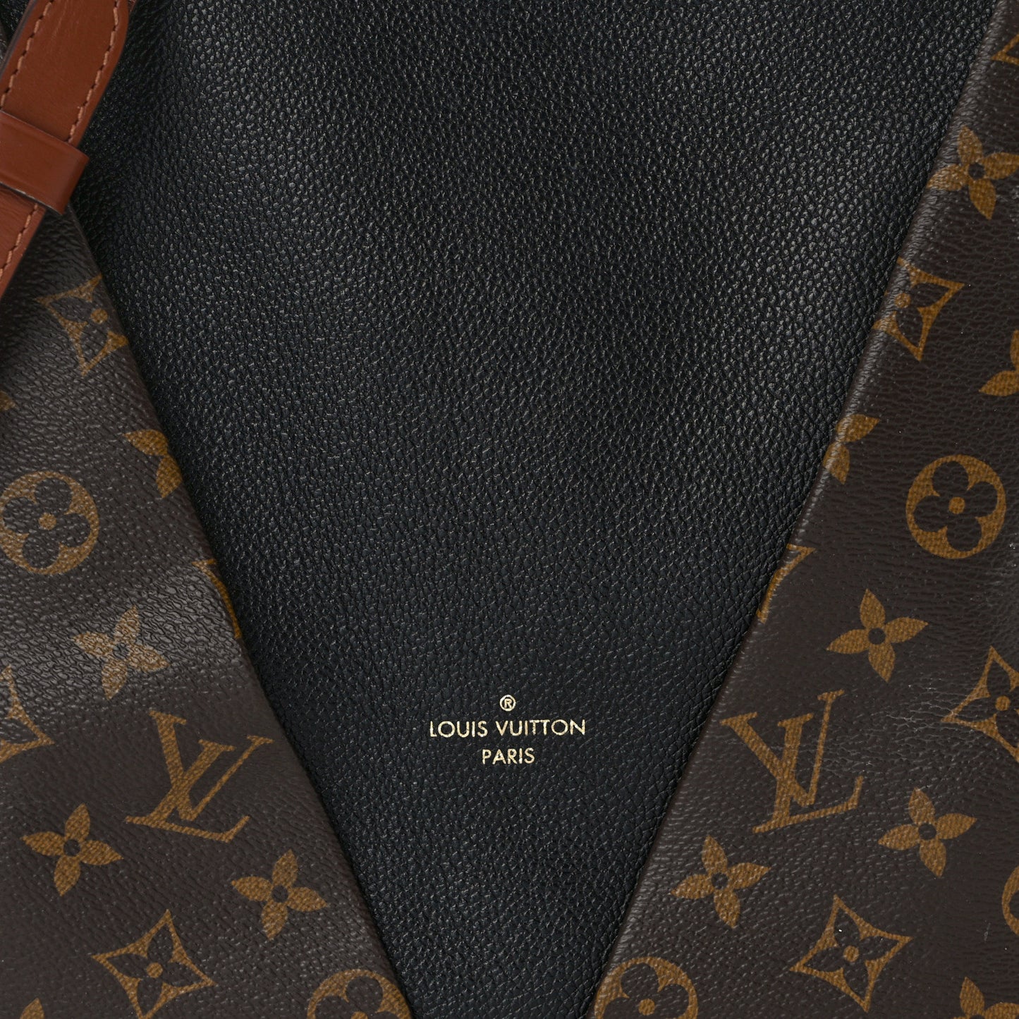 Monogram V Tote MM Black