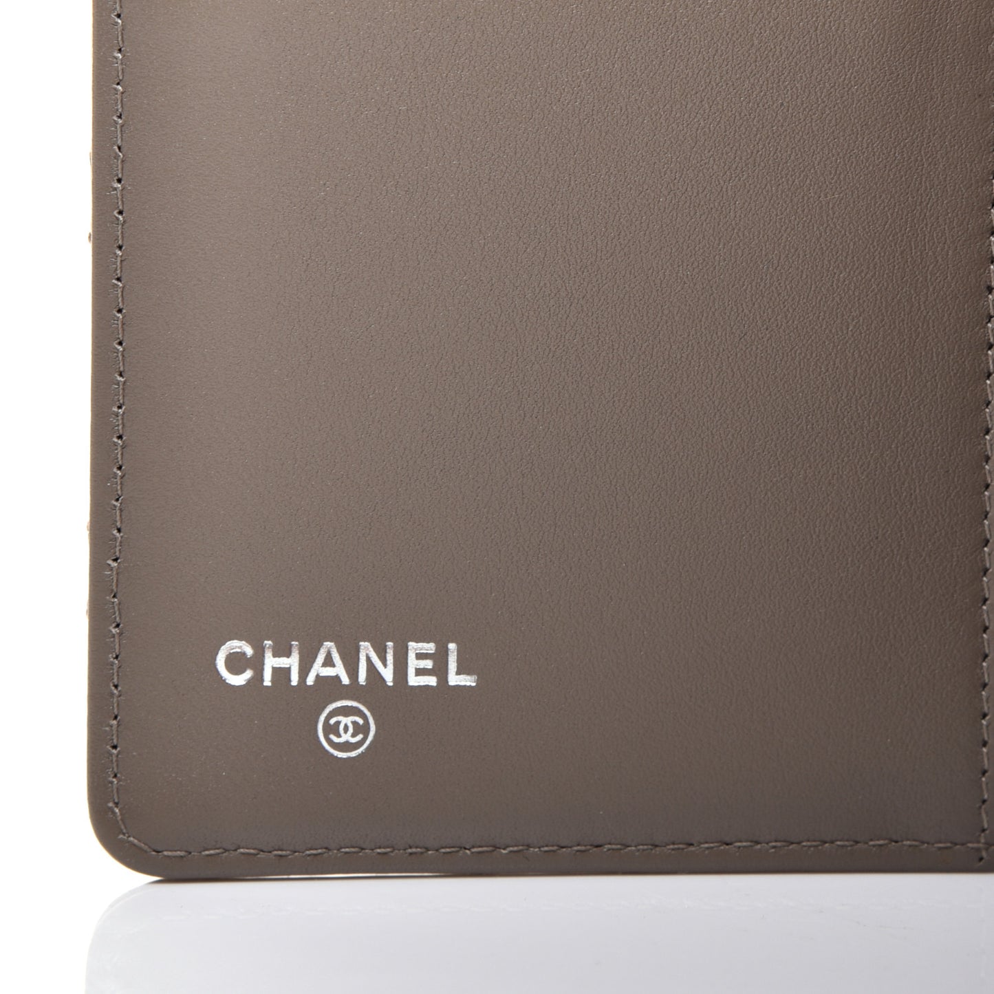 Patent Quilted Brilliant Yen Wallet Khaki