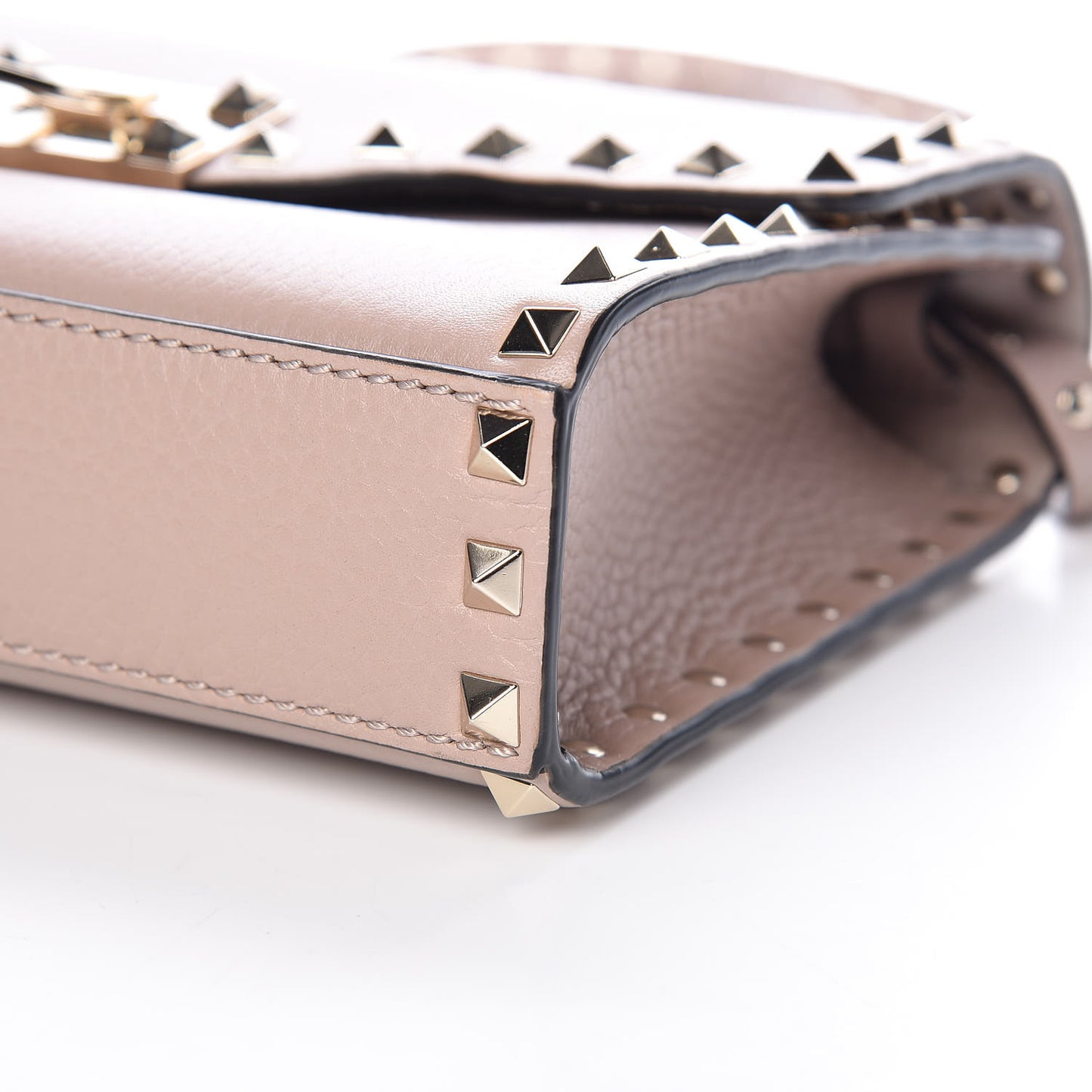 Pebbled Calfskin Medium Rockstud Flip Lock Crossbody Bag Poudre