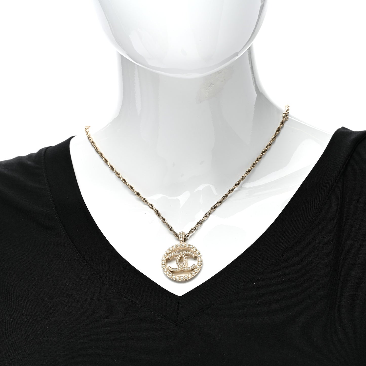 Pearl CC Round Pendant Necklace
