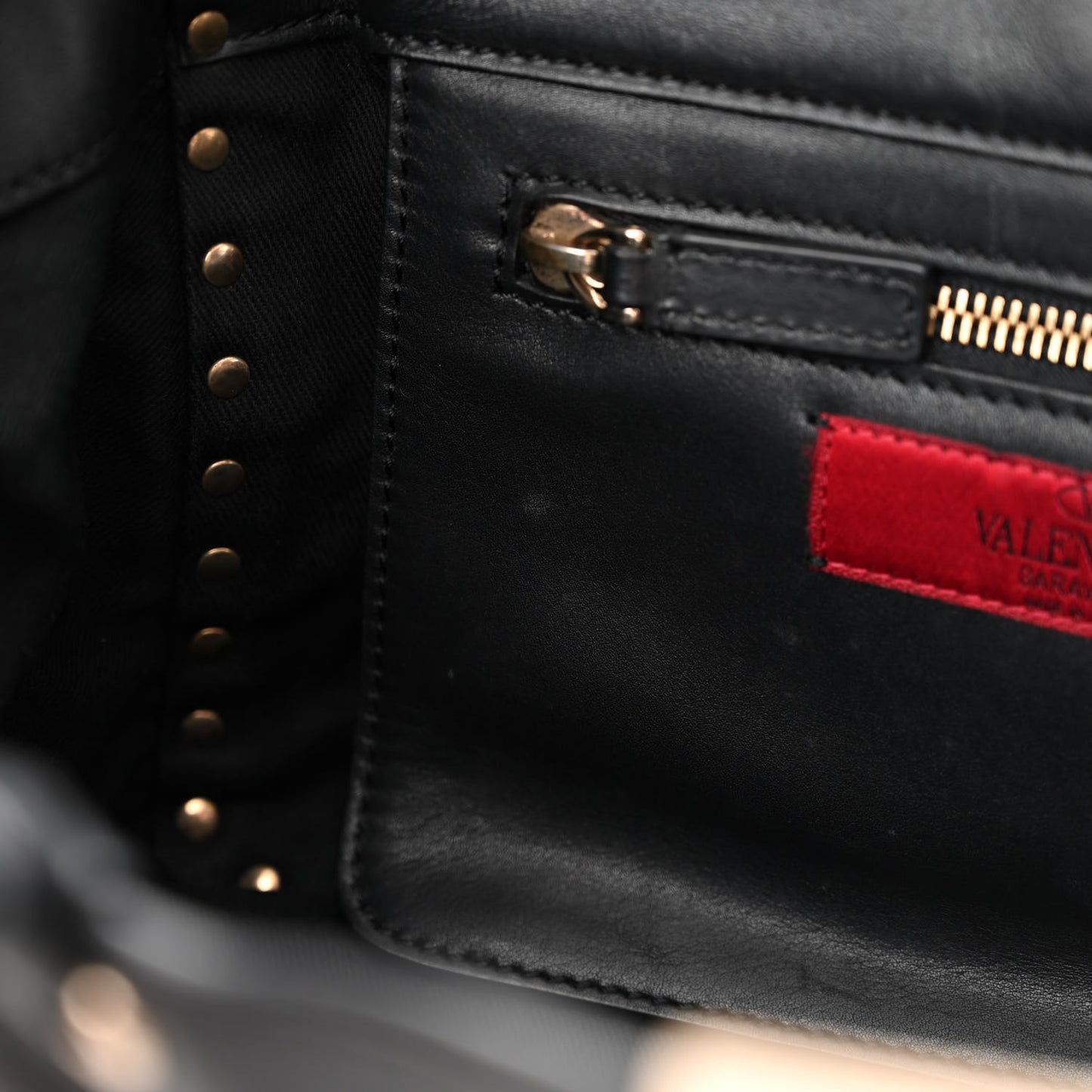 Vitello Small Rockstud Tote Black