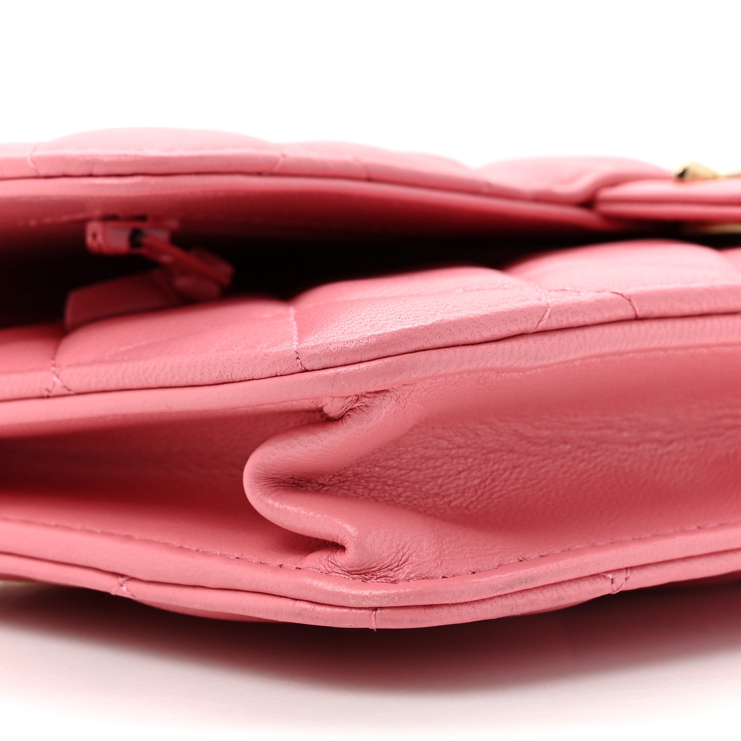 Lambskin Quilted Chain Handle Round Wallet On Chain WOC Pink
