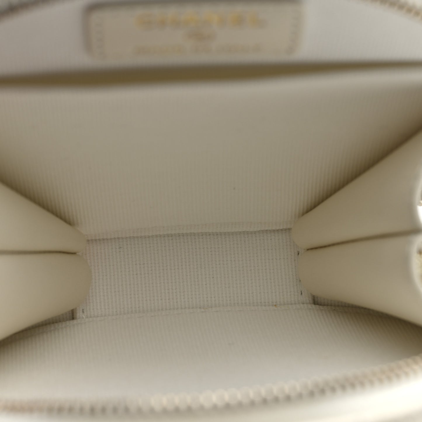 Caviar Quilted Round Handle With Care Vanity With Chain White