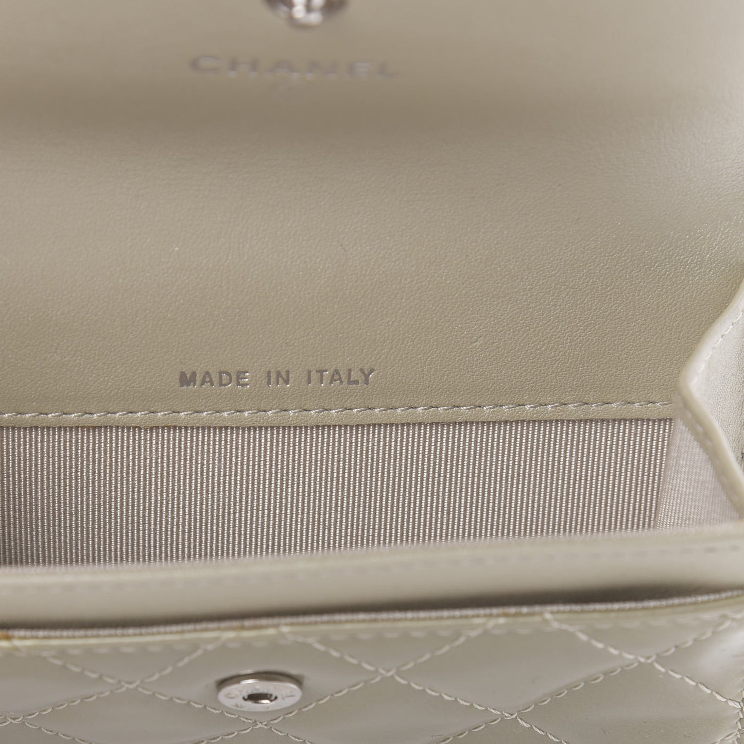 Patent Quilted Card Holder Light Gold