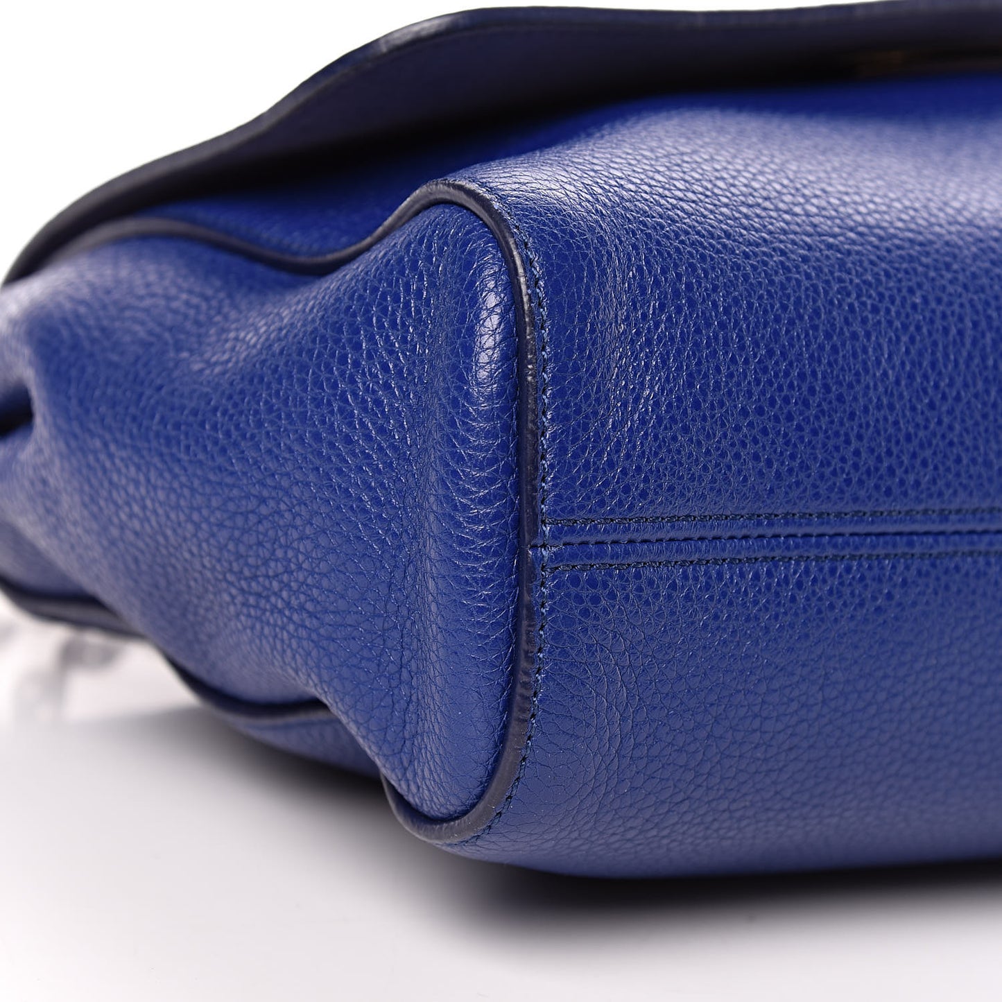 Classic Grain Medium Lily Flap Neon Blue