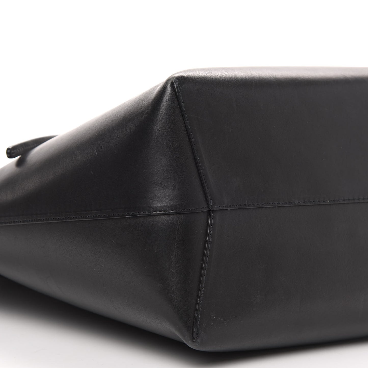 Vegetable Tanned Calfskin Bucket Bag Black Flamma