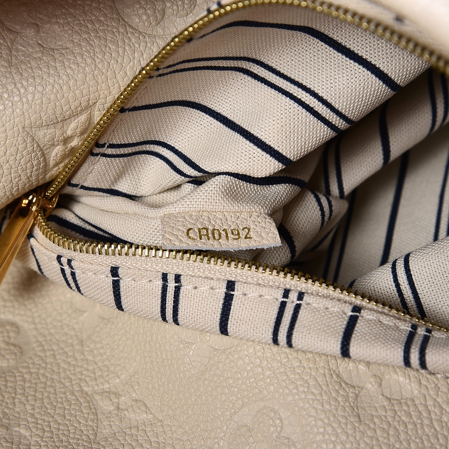 Louis Vuitton Empreinte Artsy MM Neige 7 of 9