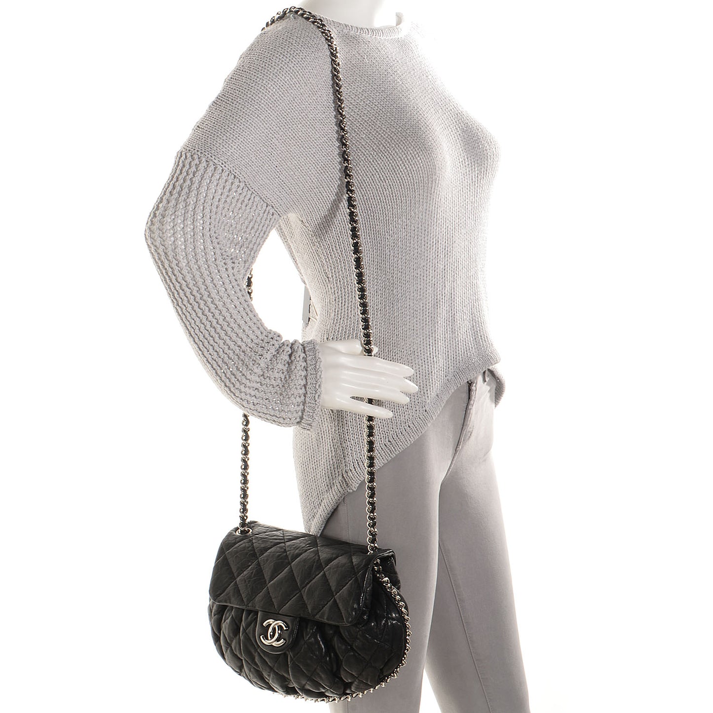 Lambskin Chain Around Medium Messenger Black