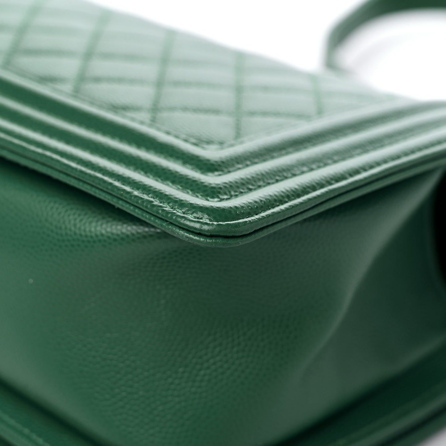 Caviar Quilted Medium Boy Flap Green
