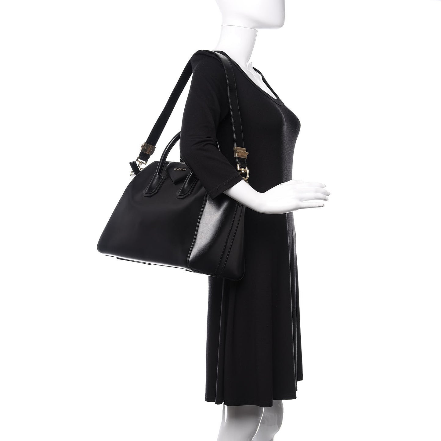 Shiny Lord Calfskin Medium Antigona Black
