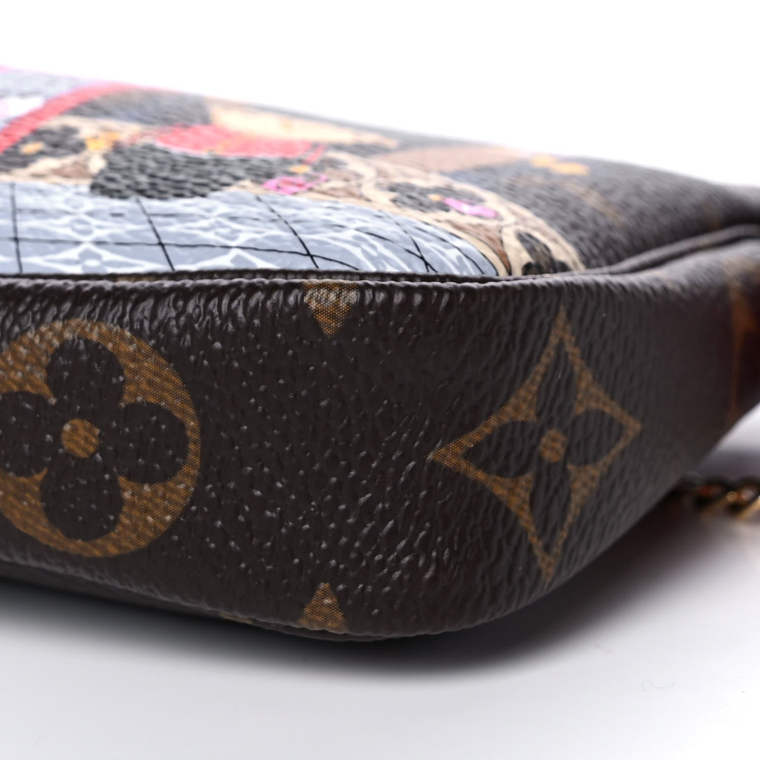 Louis Vuitton Monogram 2021 Christmas Animation London Mini Pochette Accessories Red 10 of 10