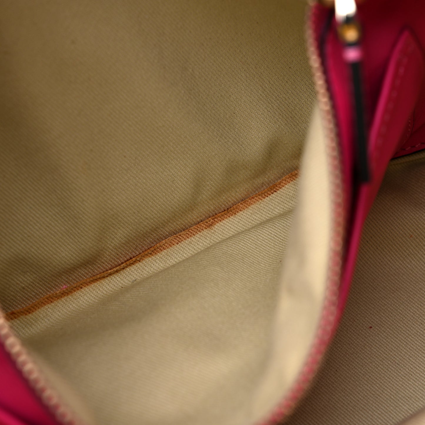 Vitello Medium Rockstud Tote Fuxia
