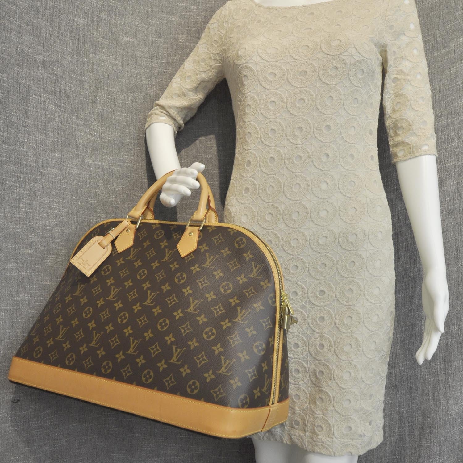 Louis Vuitton Monogram Alma Voyage MM 2 of 9