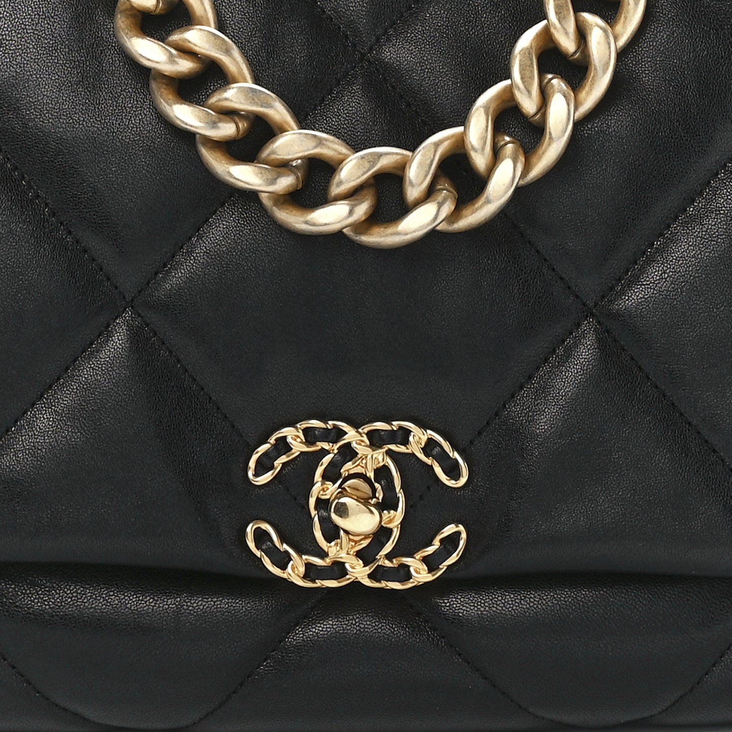 Lambskin Quilted Maxi Chanel 19 Flap Black