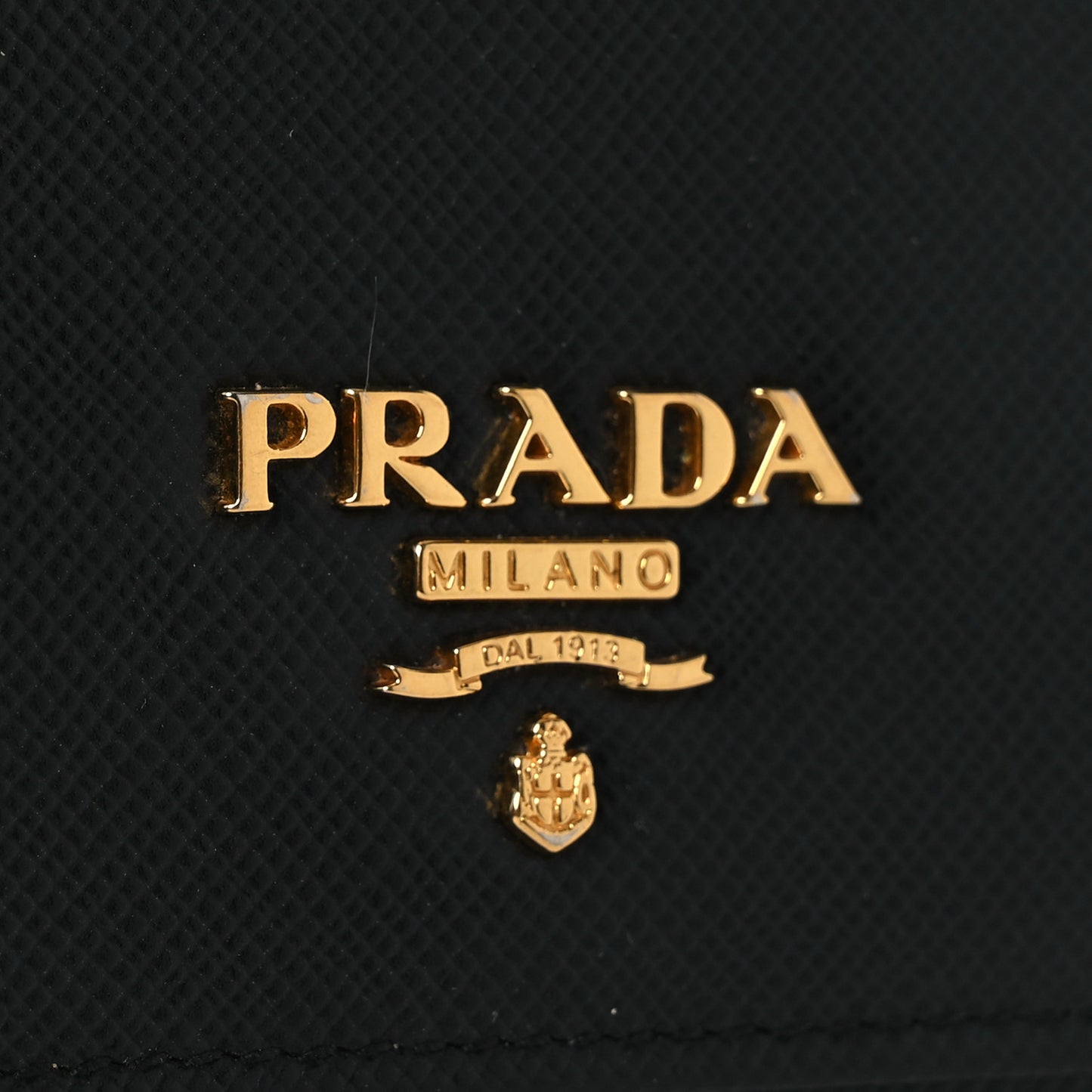 Saffiano Metal Oro Chain Wallet Black