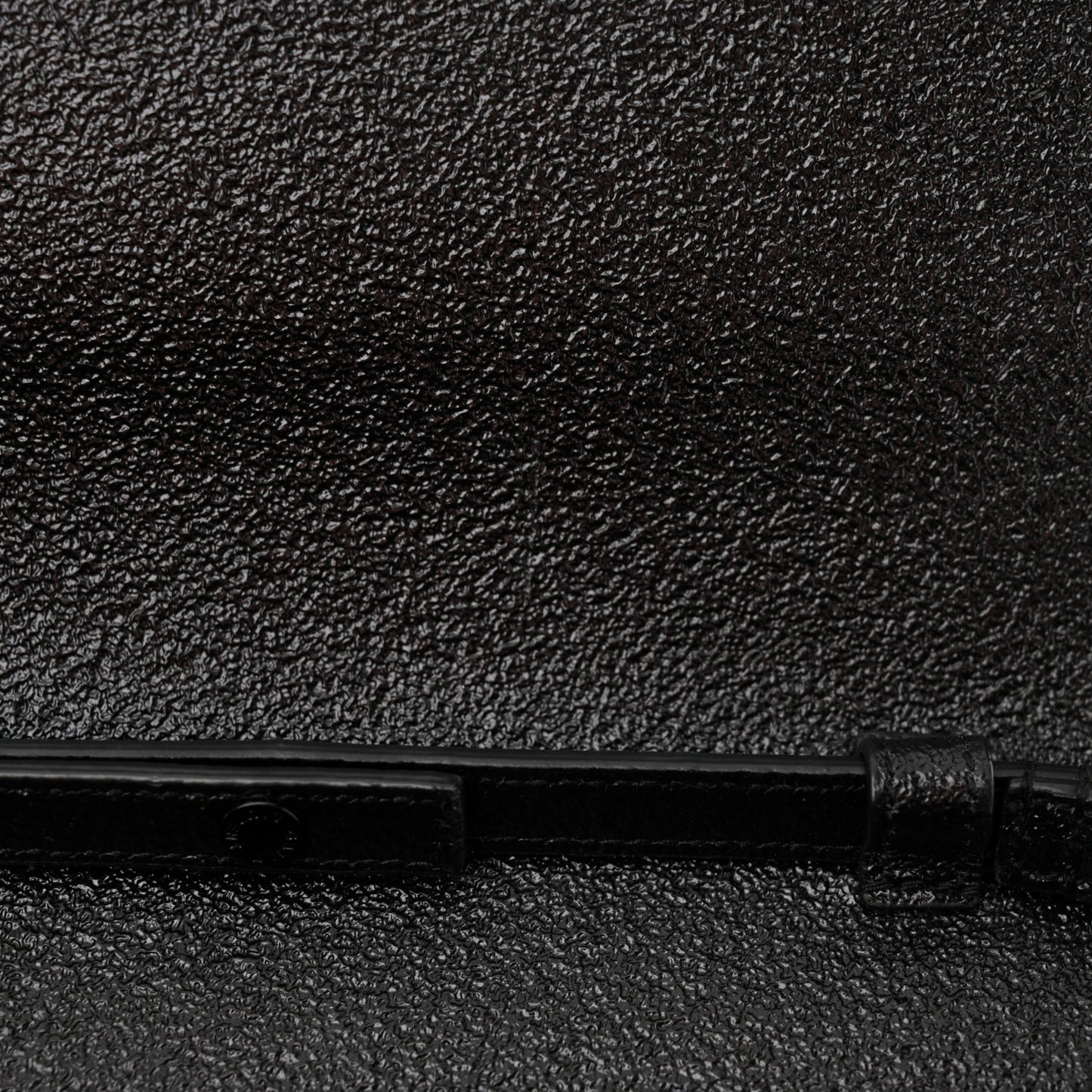 Grain De Poudre Monogram Chain Wallet Black