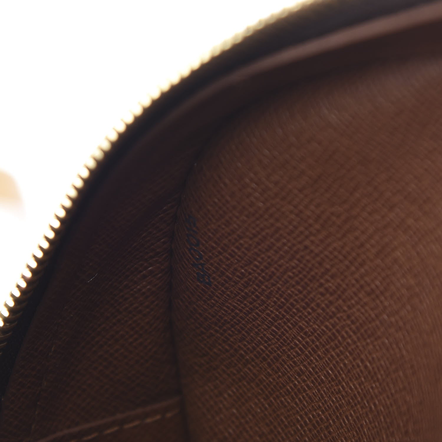 Louis Vuitton Monogram Blois 6 of 9
