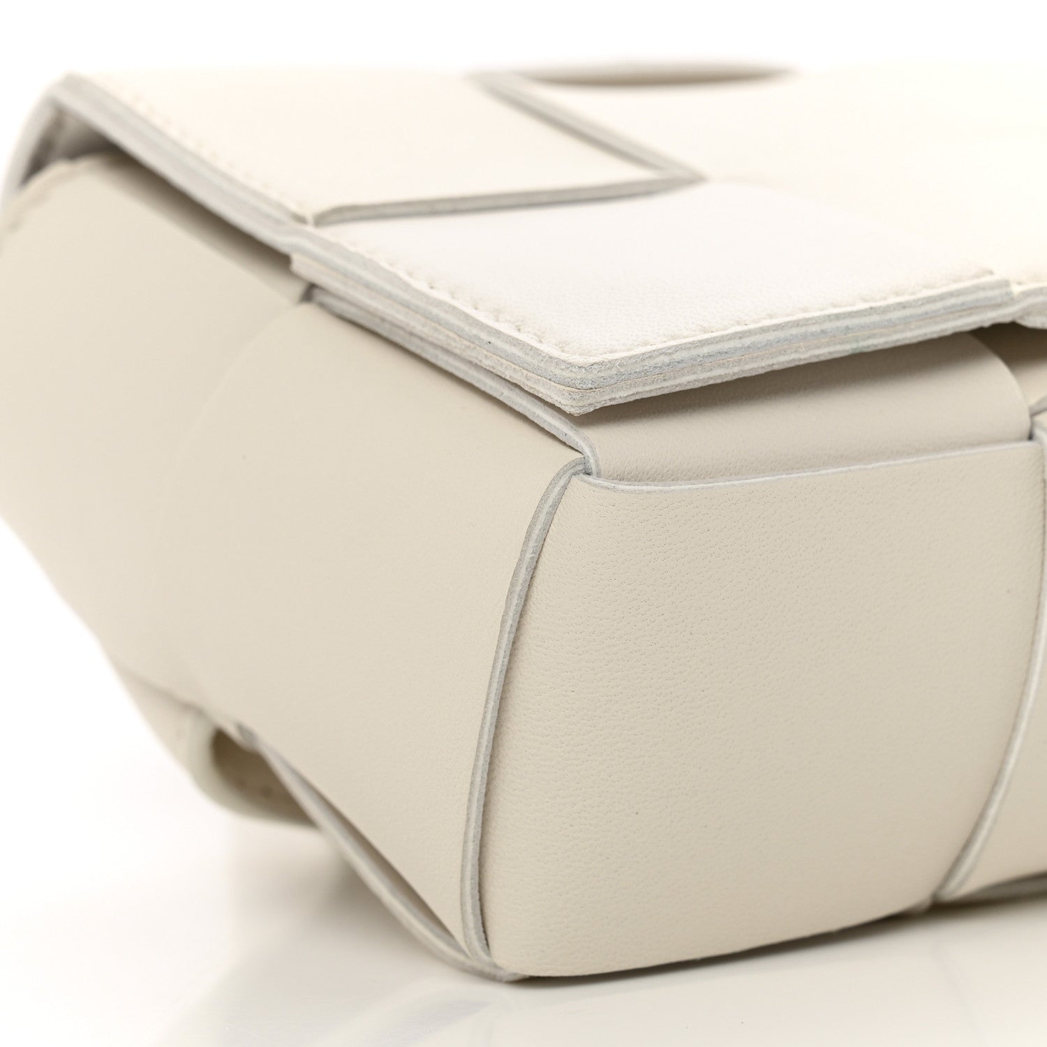 Bottega Veneta Nappa Maxi Intreccio The Belt Cassette Bag White 7 of 8