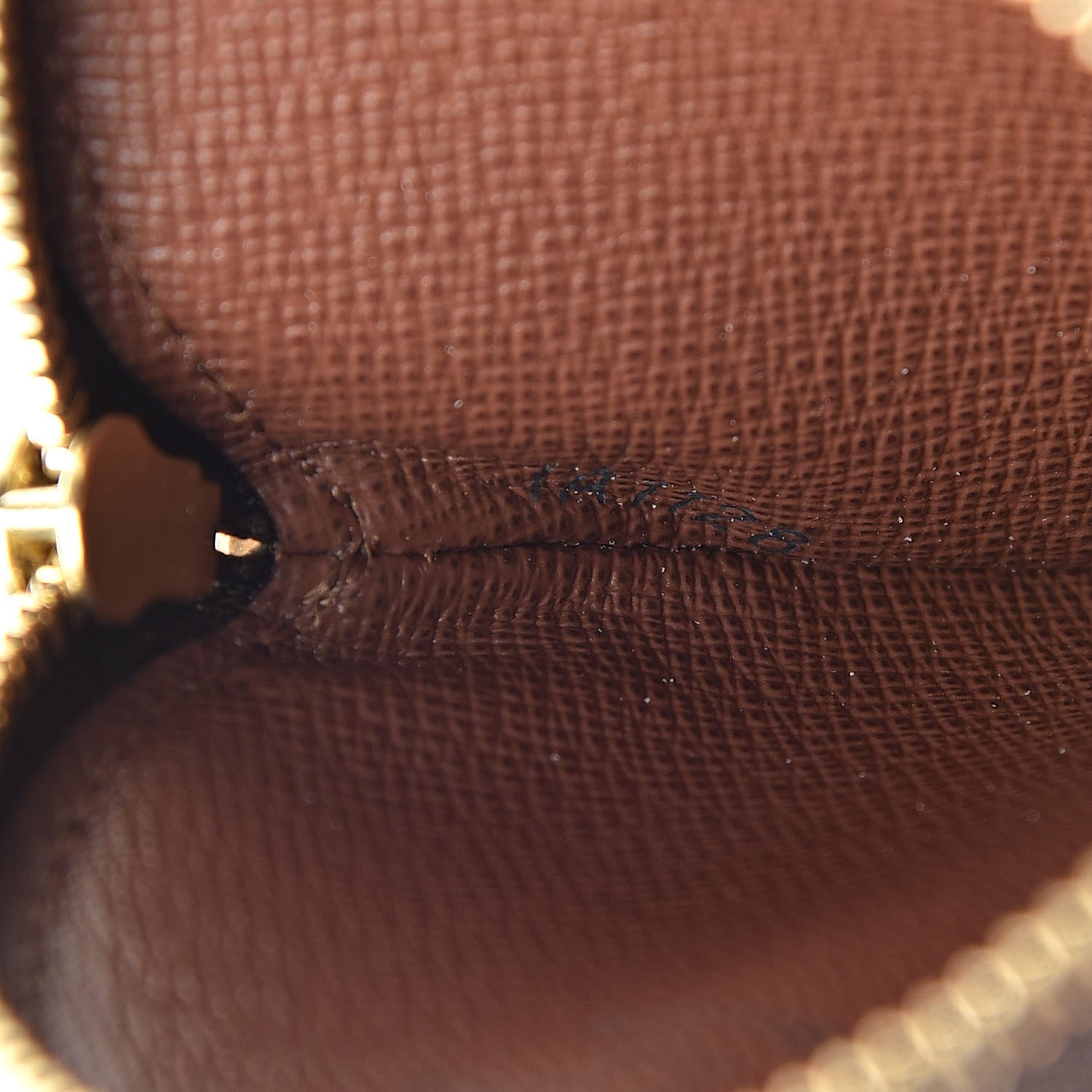 Louis Vuitton Monogram Round Coin Purse 7 of 8
