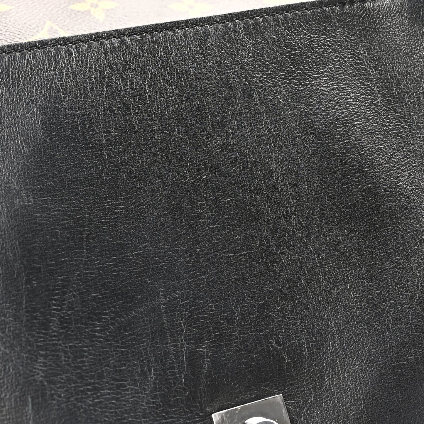 Reverse Monogram Chantilly Lock Black