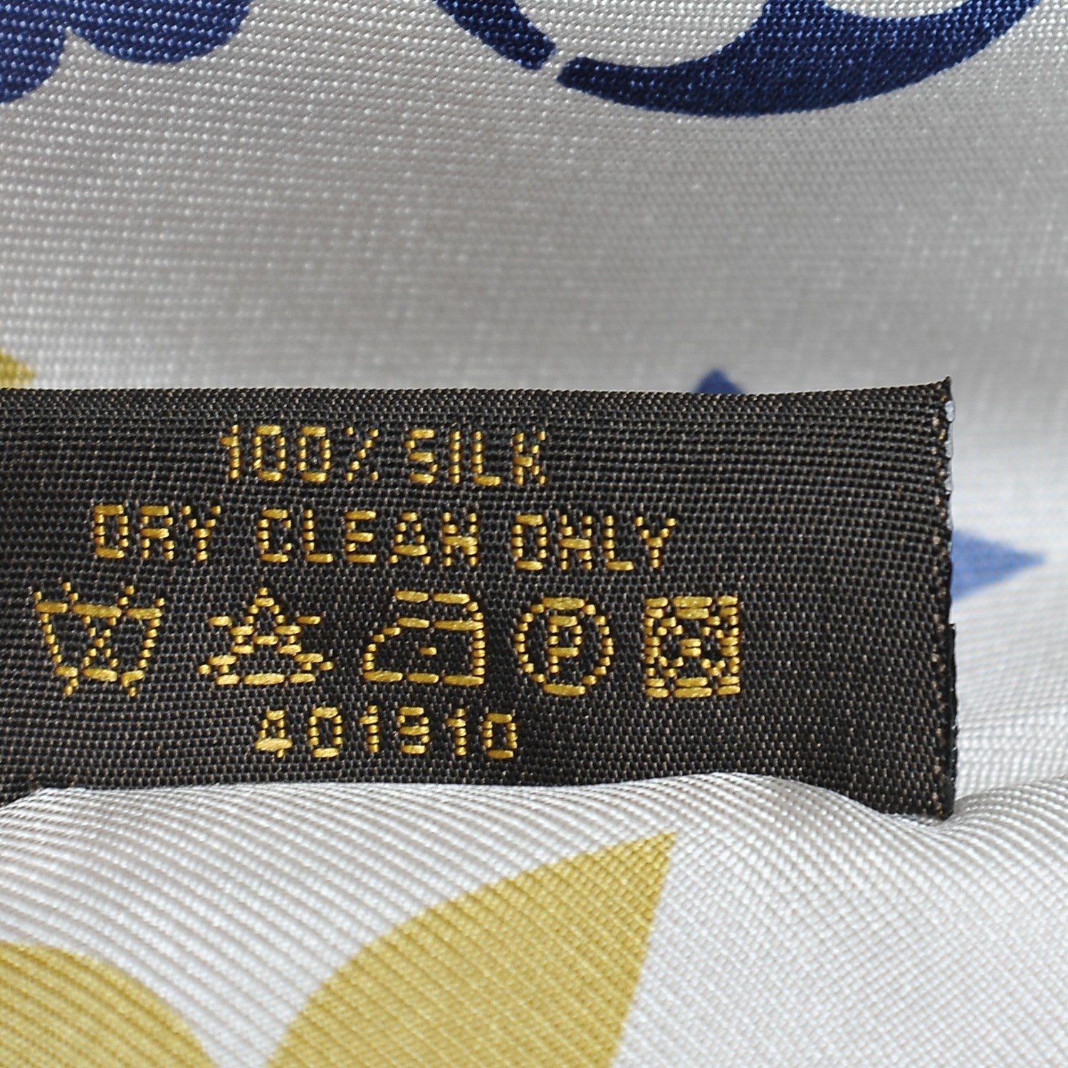 Louis Vuitton Silk Traveling Requisites Bandeau 4 of 4